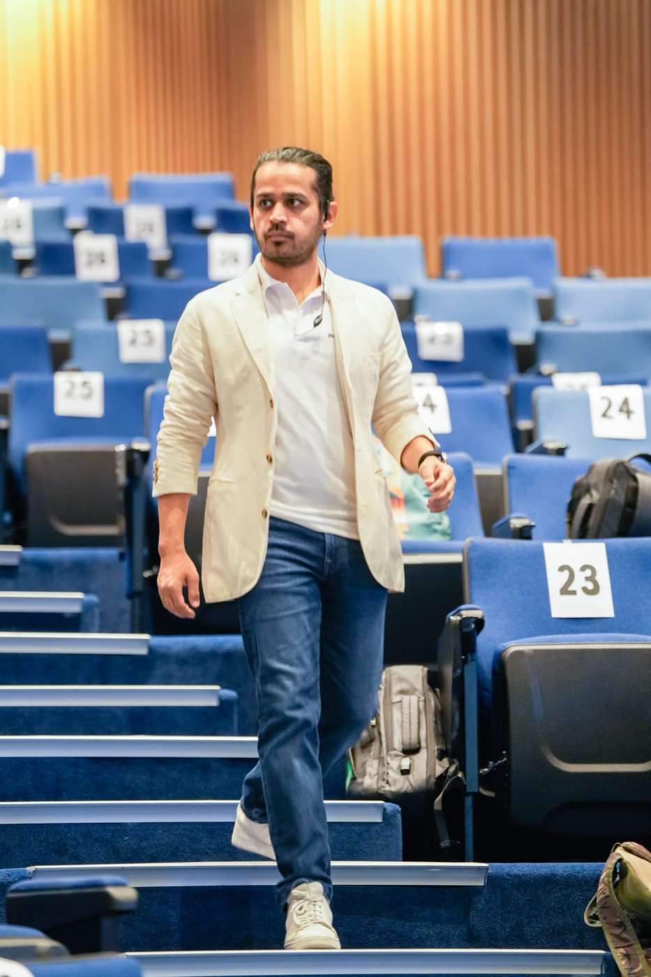 Yasir Rizvi speaking on leadership and storytelling