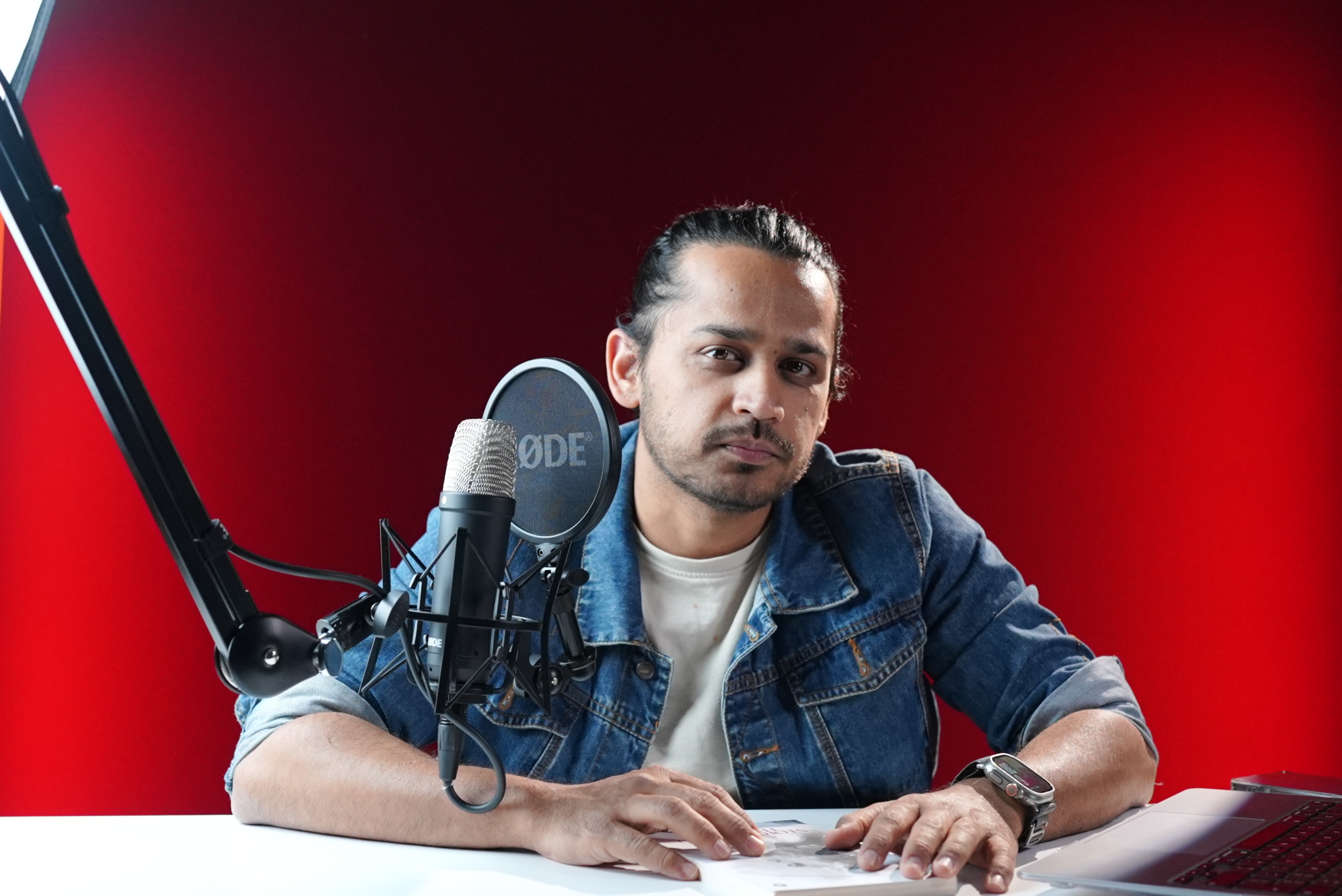 Yasir Rizvi hosting the Xto10X podcast