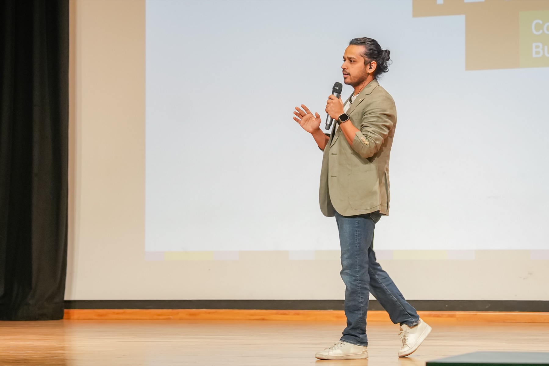 Yasir Rizvi speaking on stage